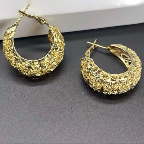 Small Gold Ornate Hollow Hoops & C Shape Necklace Set in Yellow Gold! - Picture 5 of 5